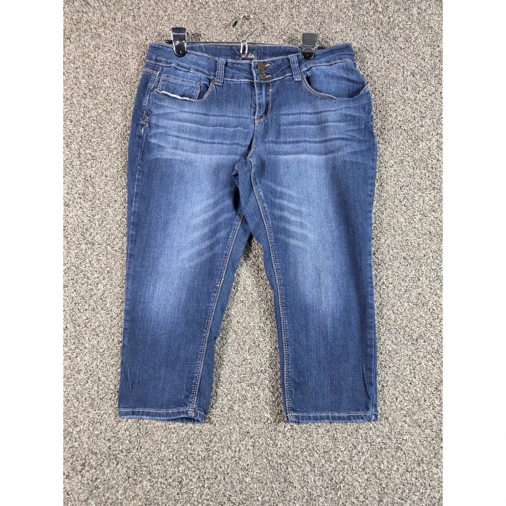 Dots Women's Size 12 Capri Jeans Blue Denim Mid Rise Mid Calf Casual 38x18‎